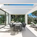 Exclusiva Con Piscina Privada Climatizada Villa