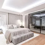 Exclusiva Con Piscina Privada Climatizada Villa