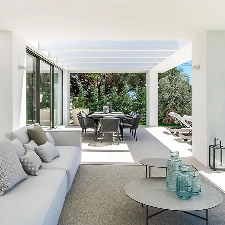 Exclusiva Con Piscina Privada Climatizada Villa