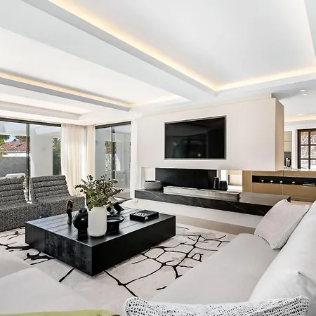 Exclusiva Con Piscina Privada Climatizada Marbella