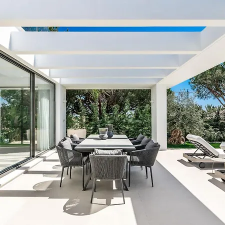Exclusiva Con Piscina Privada Climatizada Villa