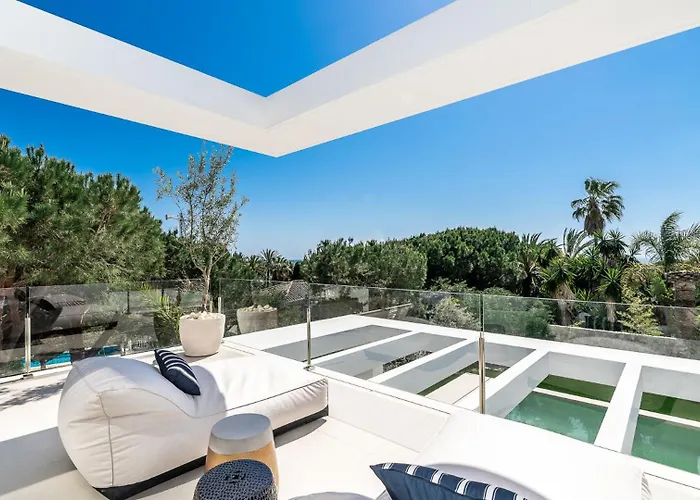 Exclusiva Con Piscina Privada Climatizada Villa